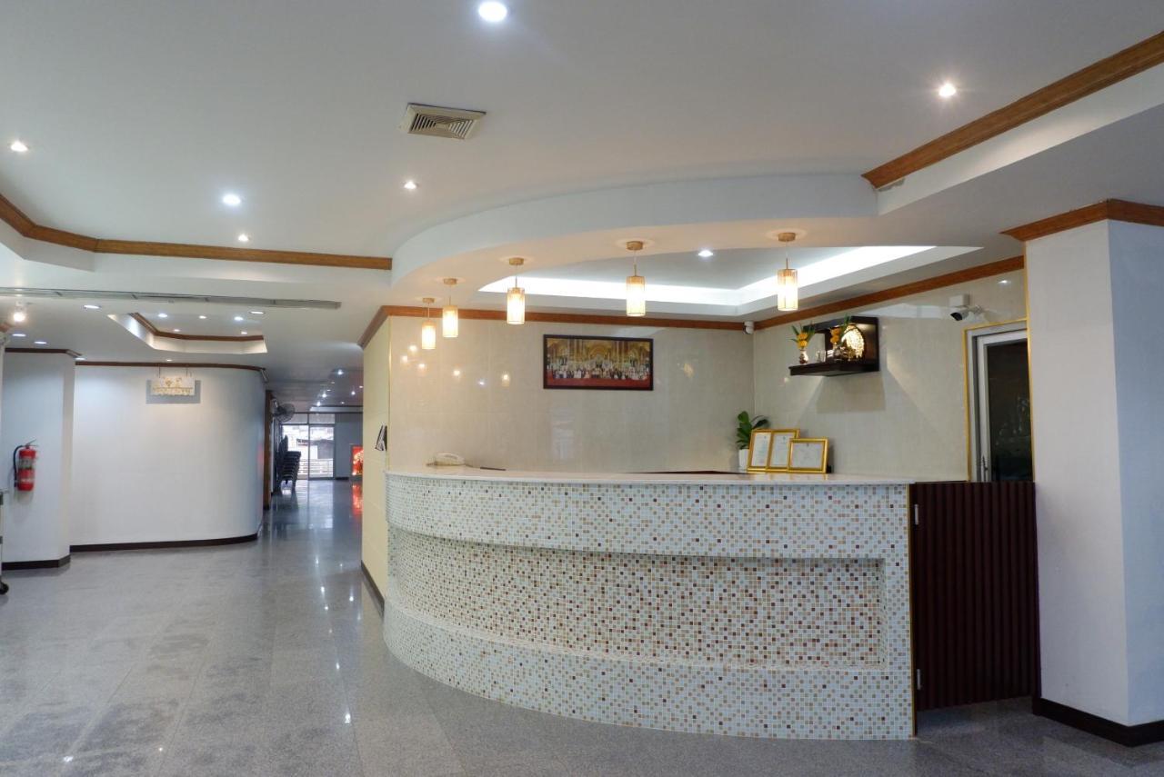 Auychai Grand Hotel Lang Suan Exterior photo