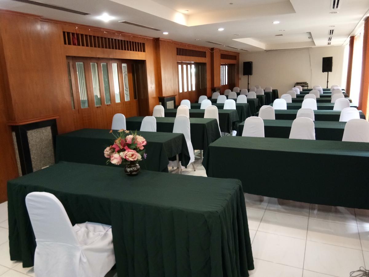 Auychai Grand Hotel Lang Suan Exterior photo