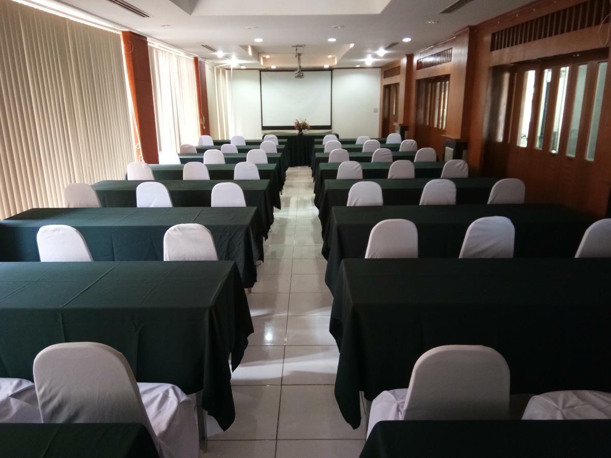 Auychai Grand Hotel Lang Suan Exterior photo